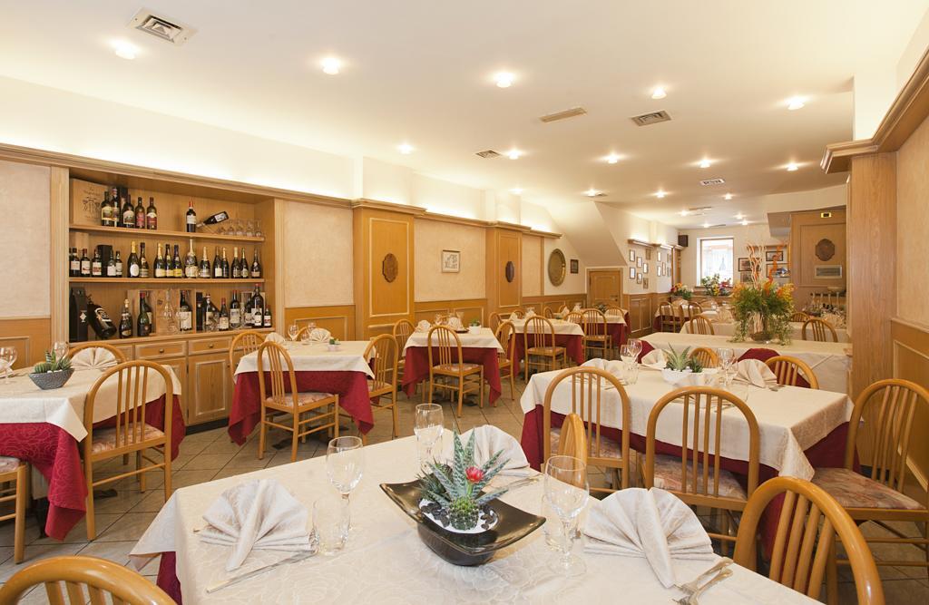 Hotel Ambra Clusone Esterno foto