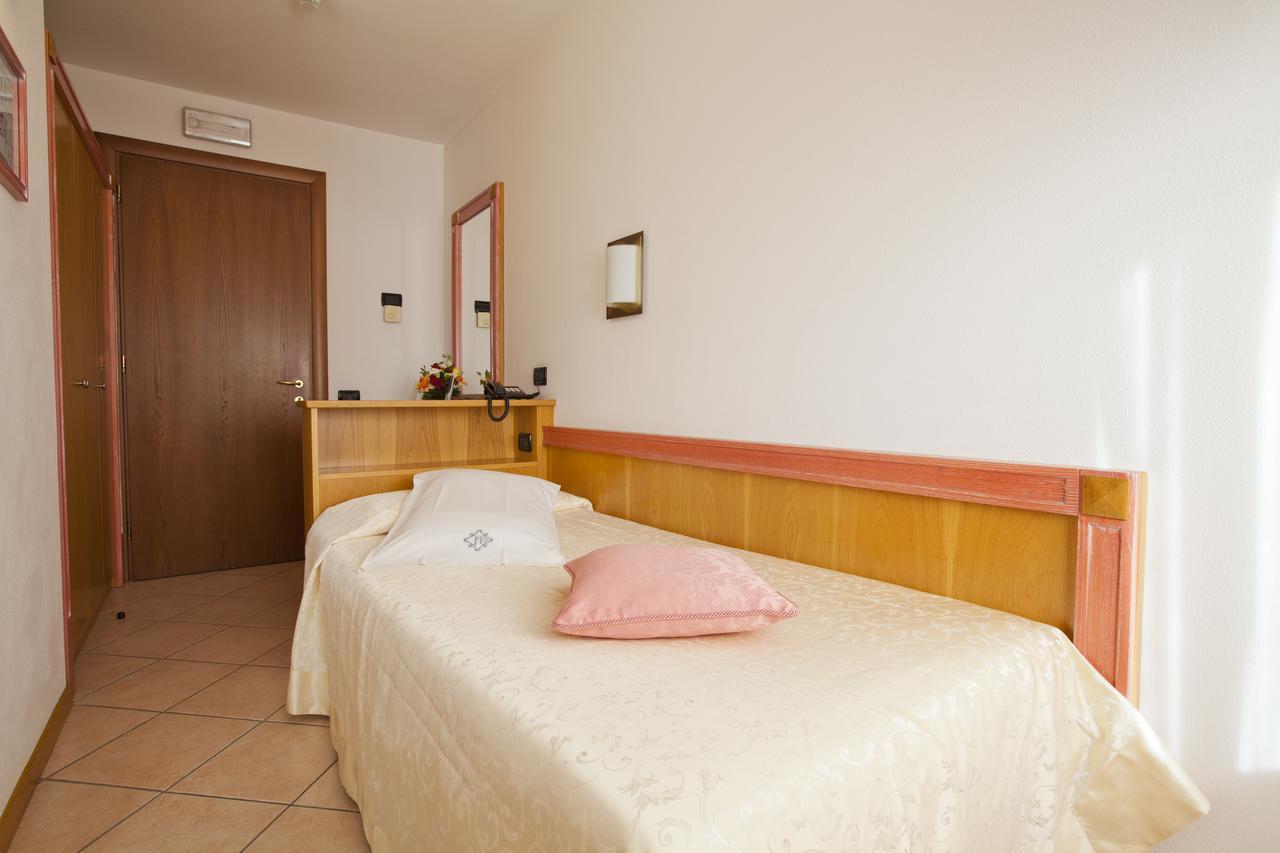 Hotel Ambra Clusone Esterno foto